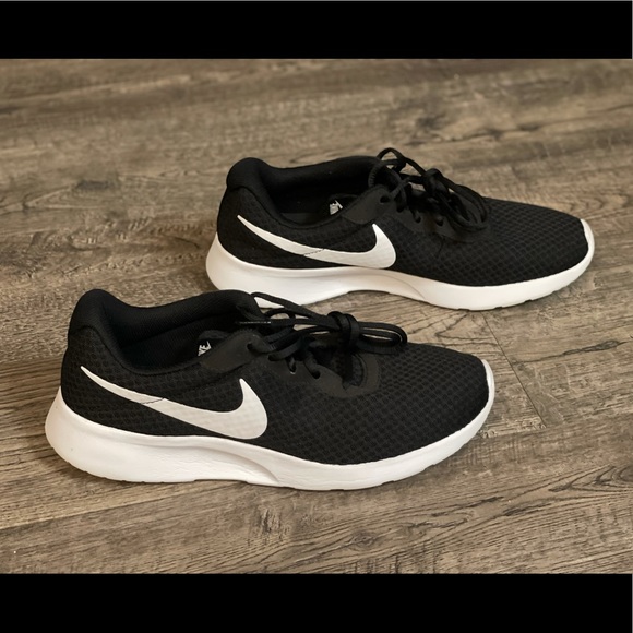 Nike Shoes - Nike Tanjun in like new condition, only worn a few times.